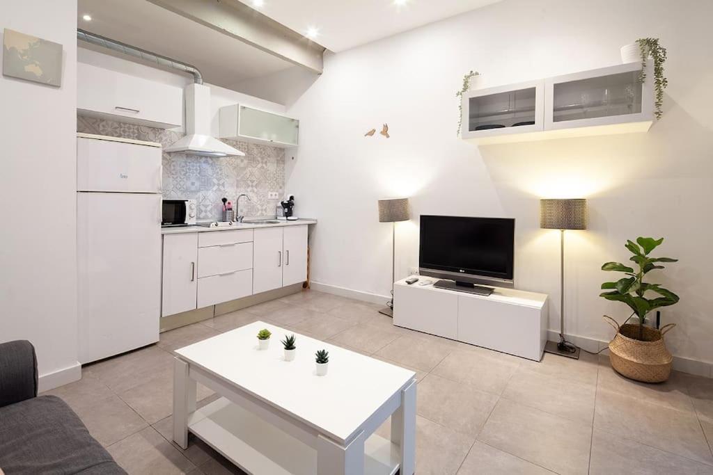 Loft Next To Calle Betis, Best Area Of Seville-Sevillarooms Bagian luar foto
